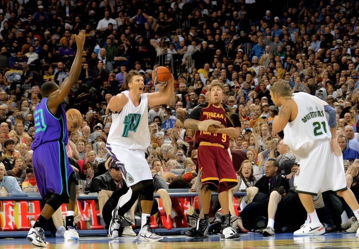 2008年NBA季后赛：黄蜂与骑士巅峰对决回顾